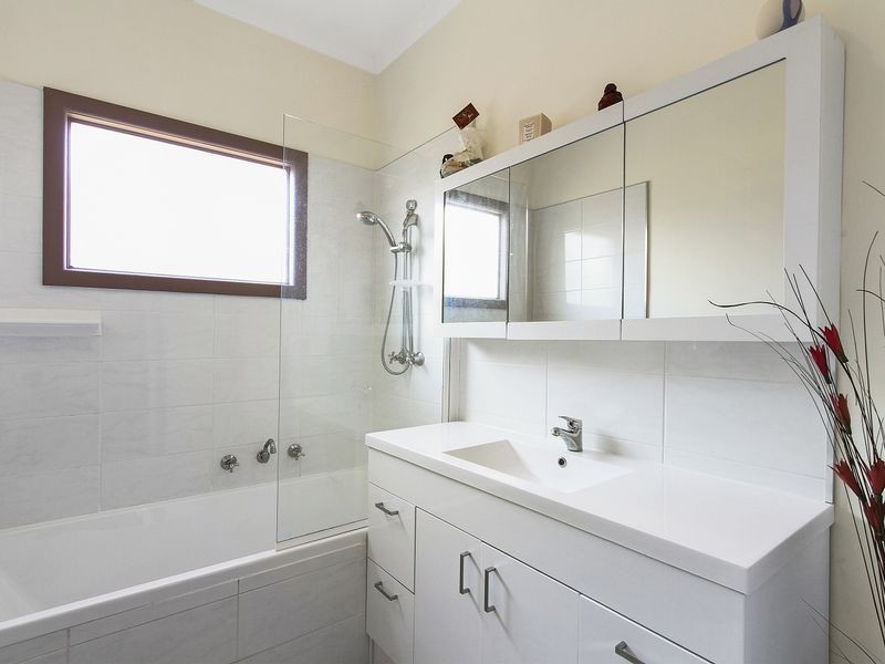 9 Valentine Crescent, Sale VIC 3850