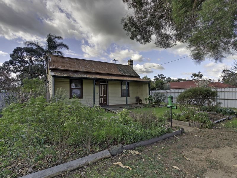 29 Dixon Street, Stratford VIC 3862