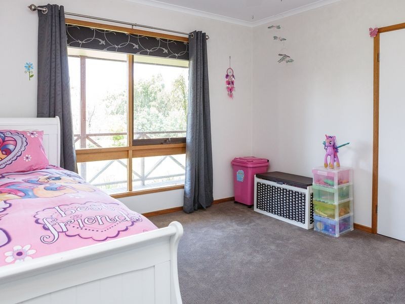 151 Newton Drive, Stratford VIC 3862