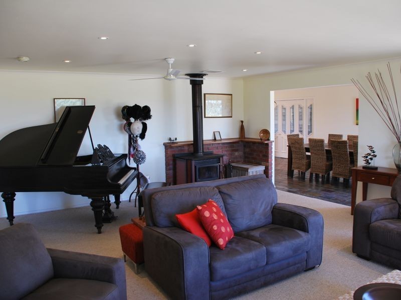 25 Newton Drive, Stratford VIC 3862