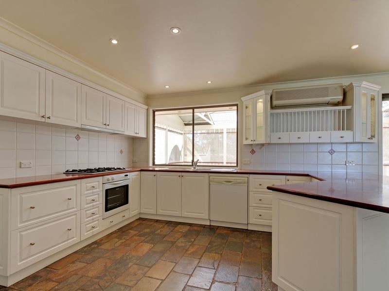 25 Newton Drive, Stratford VIC 3862