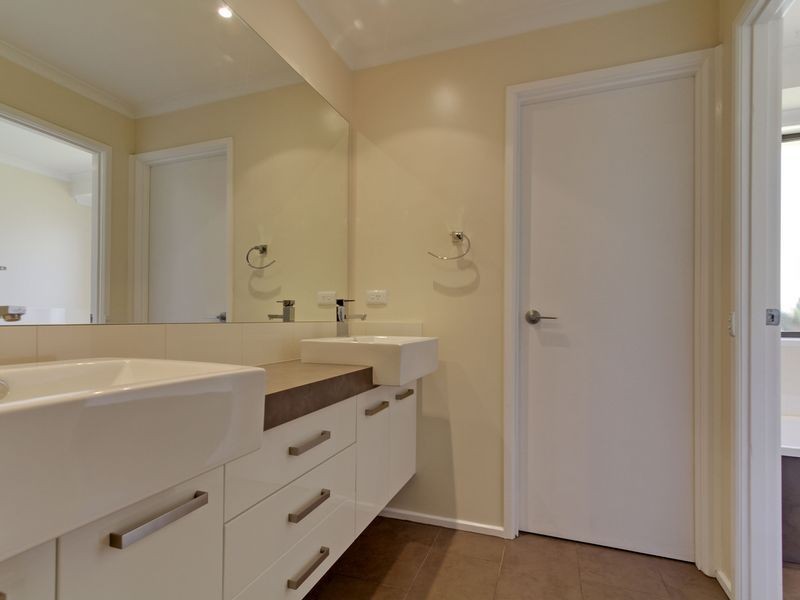 25 Newton Drive, Stratford VIC 3862