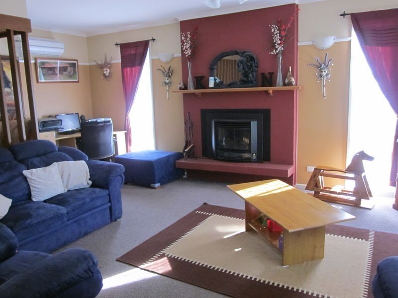 16 Alameda Drive, Sale VIC 3850