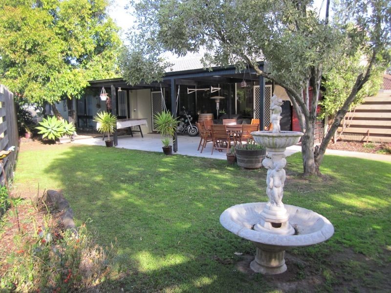 16 Alameda Drive, Sale VIC 3850