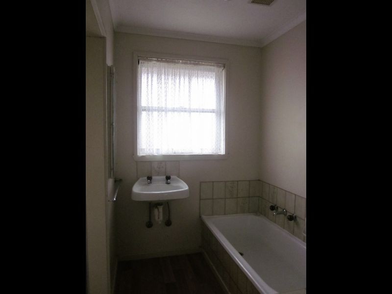 35 Jackson Avenue, Sale VIC 3850