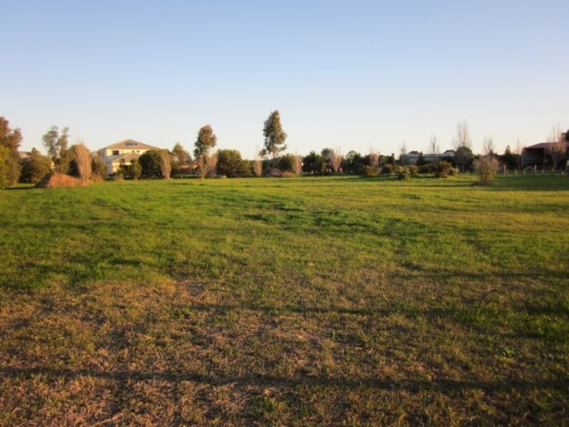 16 Sovereign Drive, Wurruk VIC 3850