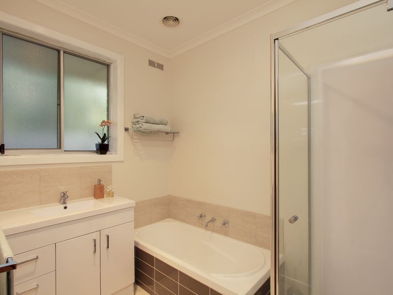 28 Valentine Crescent, Sale VIC 3850