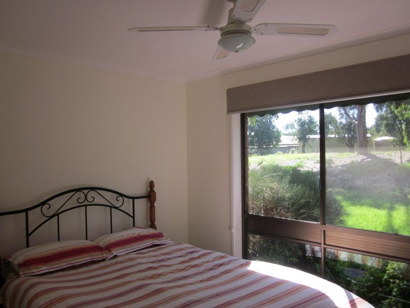 25 Newton Drive, Stratford VIC 3862