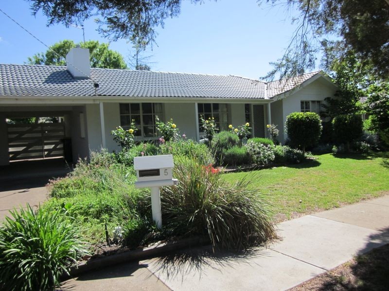 5 Allambie Road, Sale VIC 3850