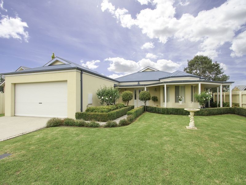 4 Spoonbill Place, Sale VIC 3850