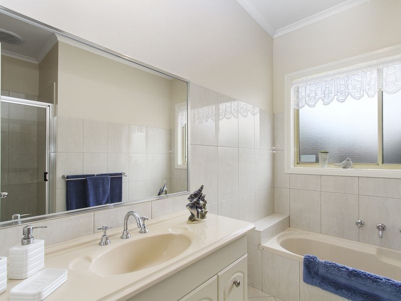 4 Spoonbill Place, Sale VIC 3850