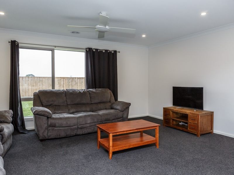 16 Relph Ave, Sale VIC 3850