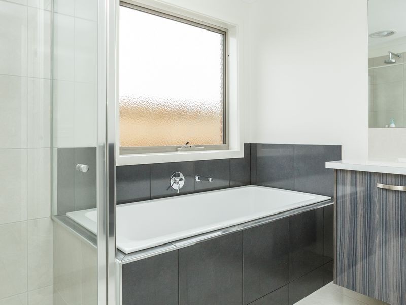 16 Relph Ave, Sale VIC 3850