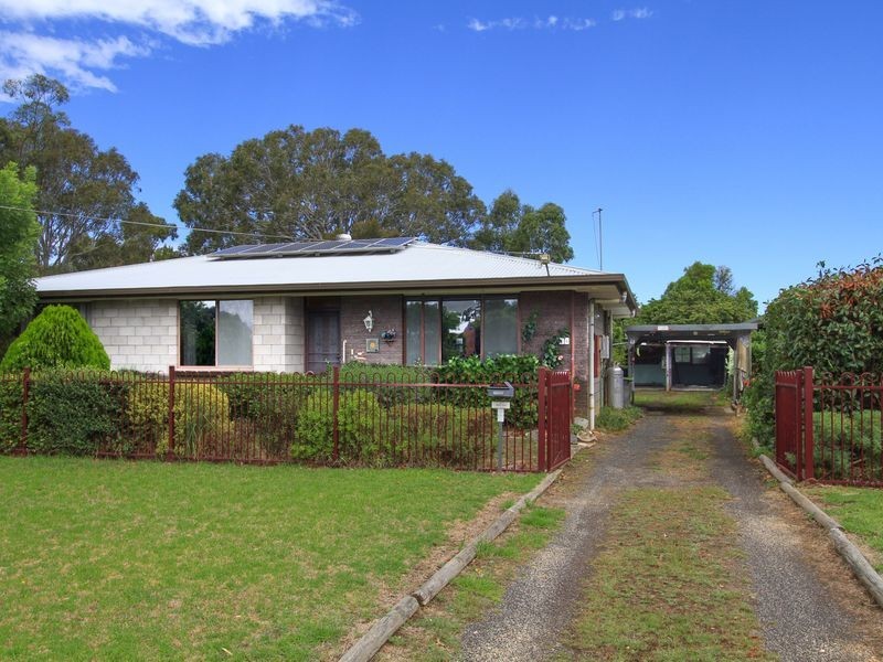 16 Thompson Street, Stratford VIC 3862
