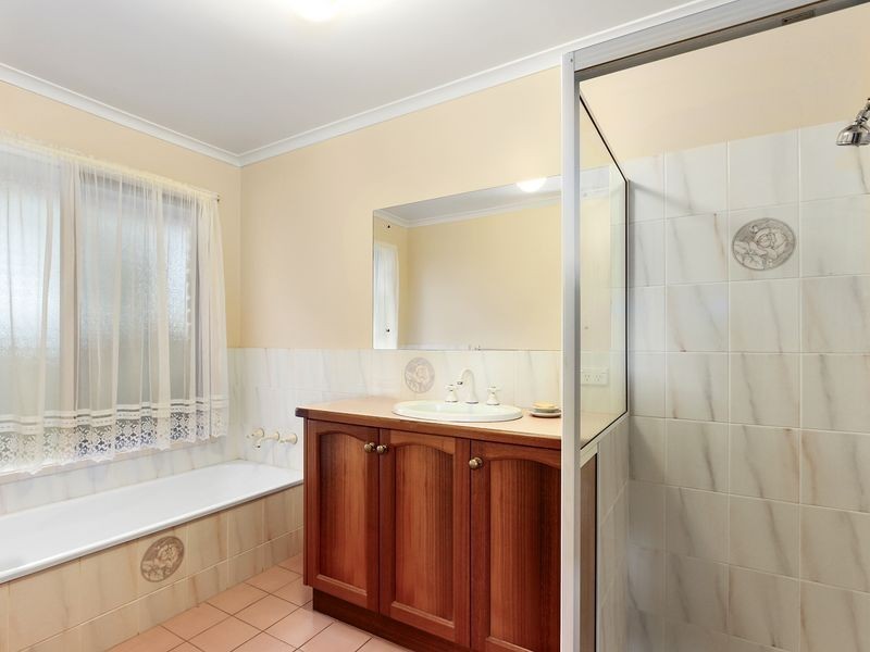 5 Nicole Court, Sale VIC 3850