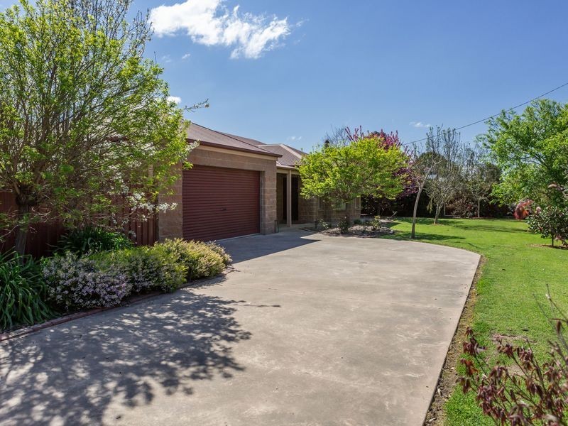 33 Dixon Street, Stratford VIC 3862
