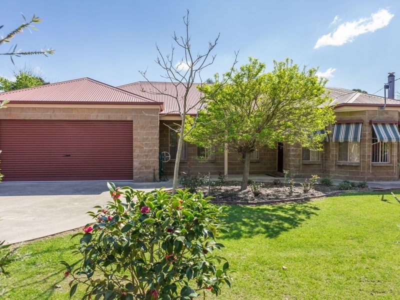 33 Dixon Street, Stratford VIC 3862