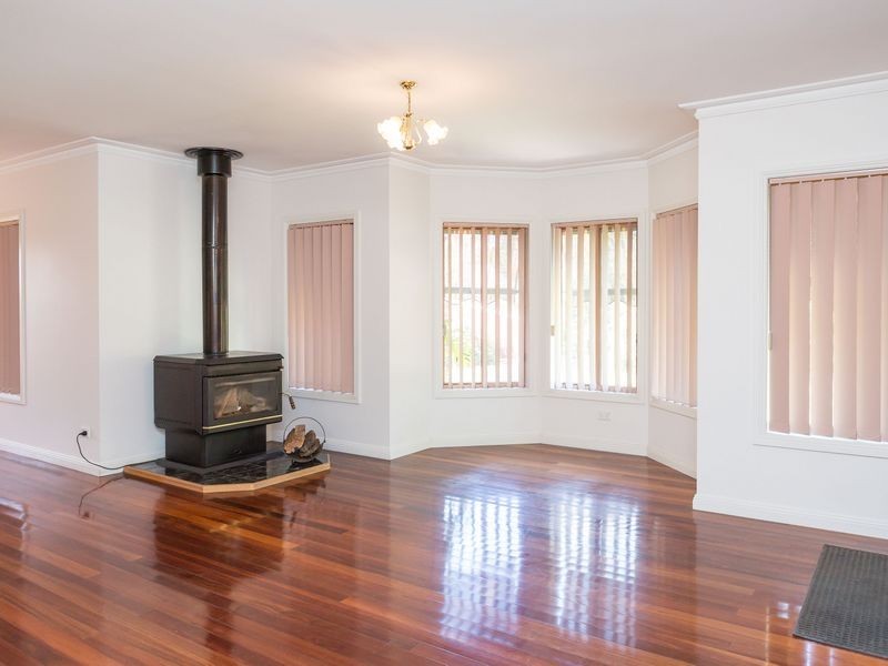 33 Dixon Street, Stratford VIC 3862
