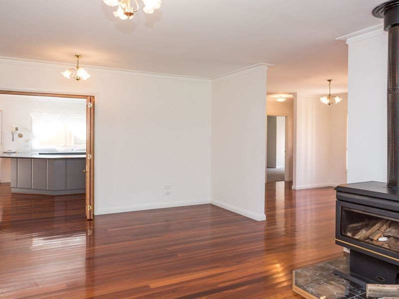 33 Dixon Street, Stratford VIC 3862