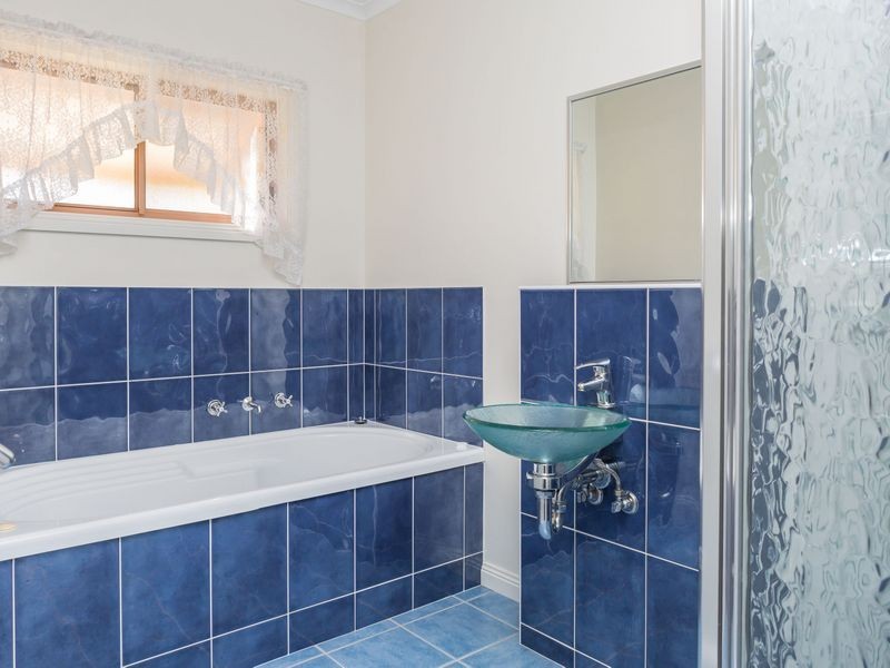 33 Dixon Street, Stratford VIC 3862