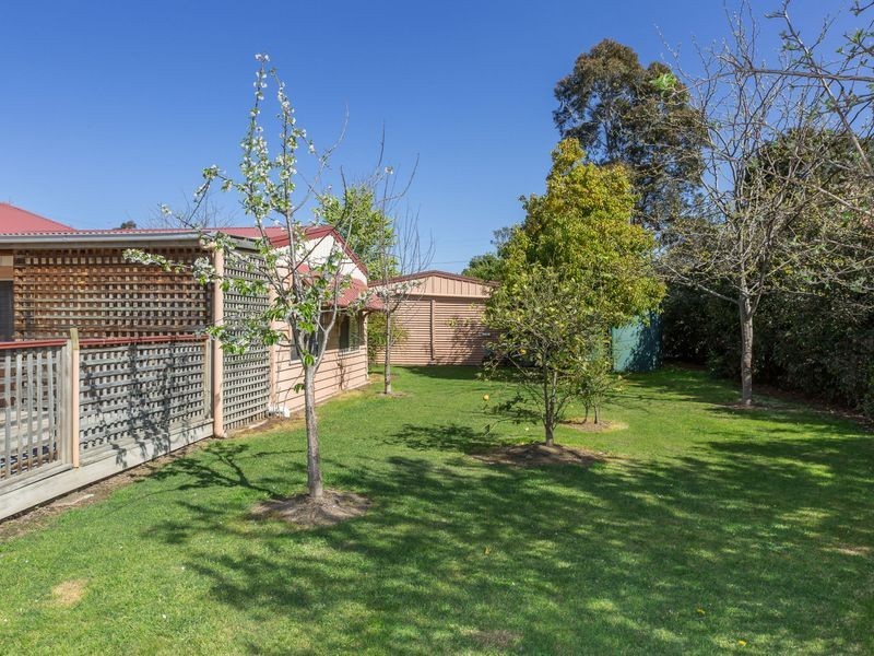 33 Dixon Street, Stratford VIC 3862