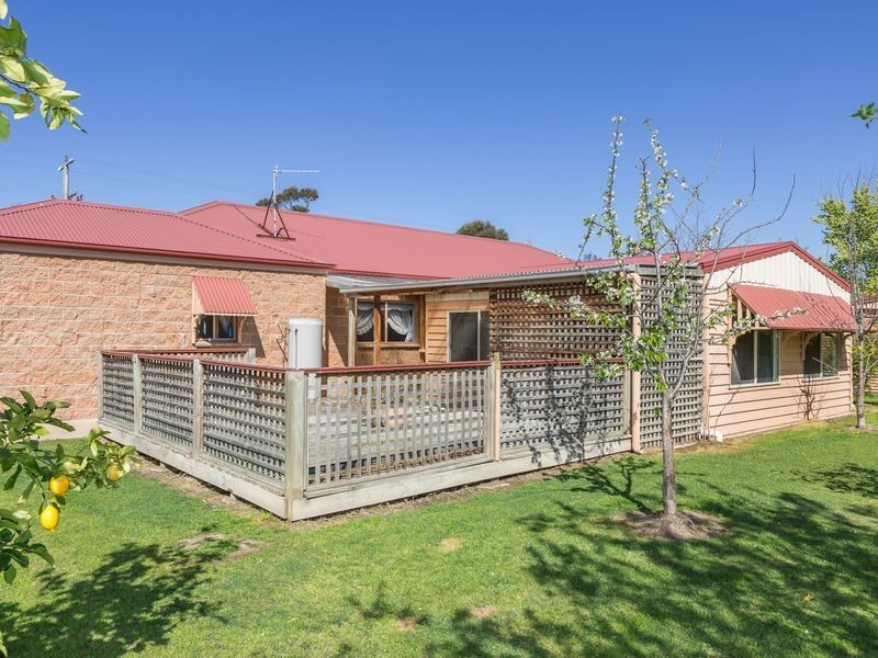 33 Dixon Street, Stratford VIC 3862