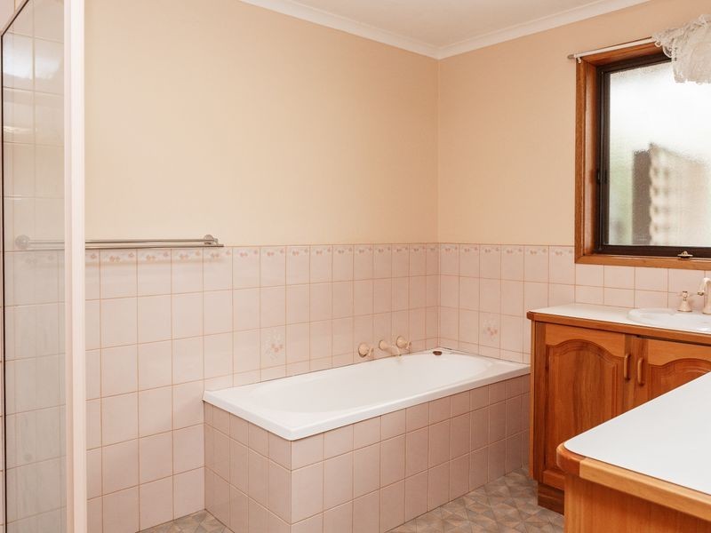 1 Staddon Court, Stratford VIC 3862