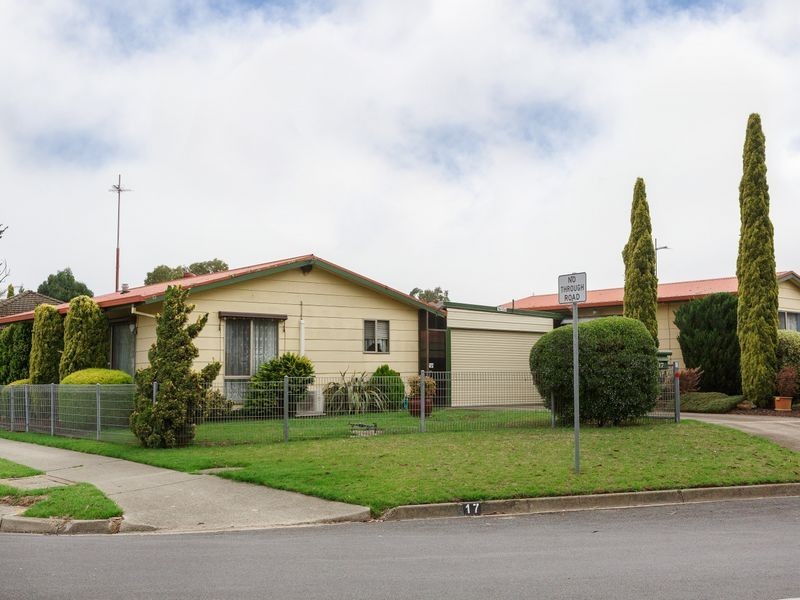 17 McMillan Street, Stratford VIC 3862