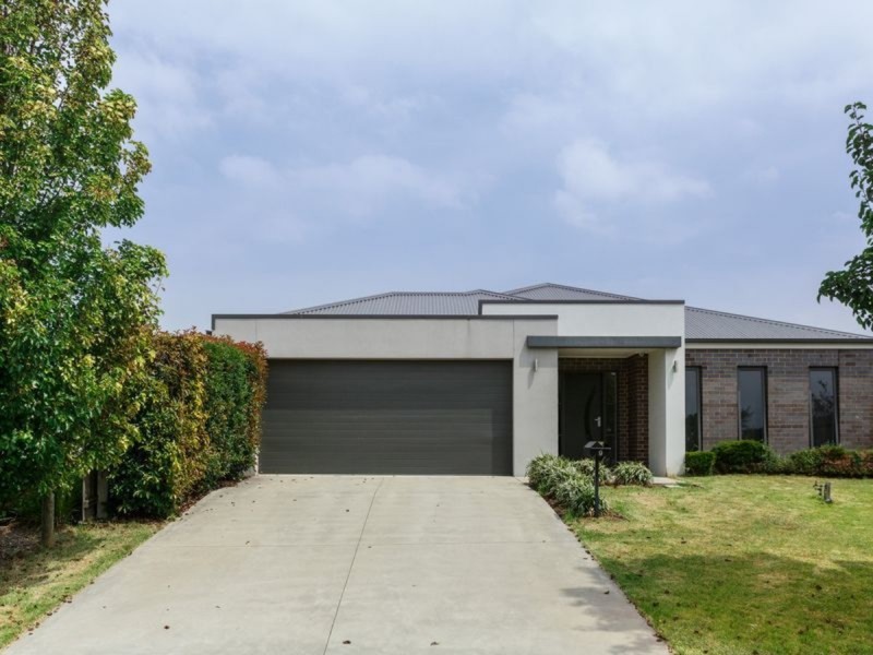 9 Stuart Place, Sale VIC 3850