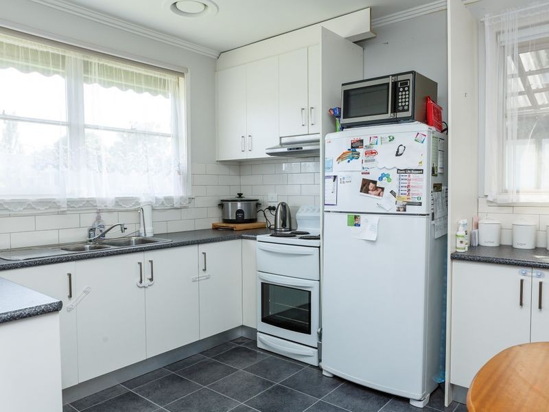 28 Overend Crescent, Sale VIC 3850