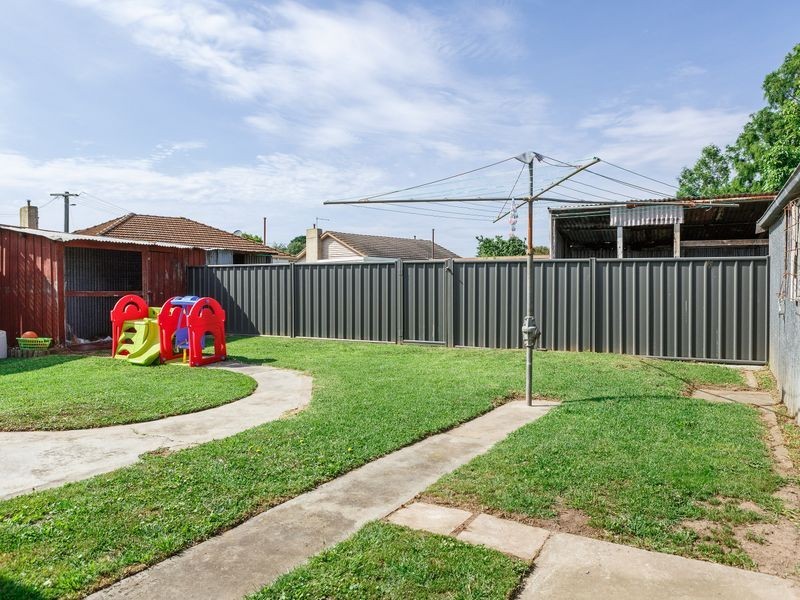 28 Overend Crescent, Sale VIC 3850