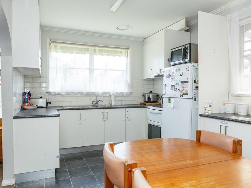 28 Overend Crescent, Sale VIC 3850