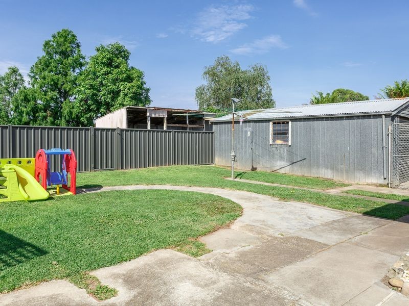 28 Overend Crescent, Sale VIC 3850