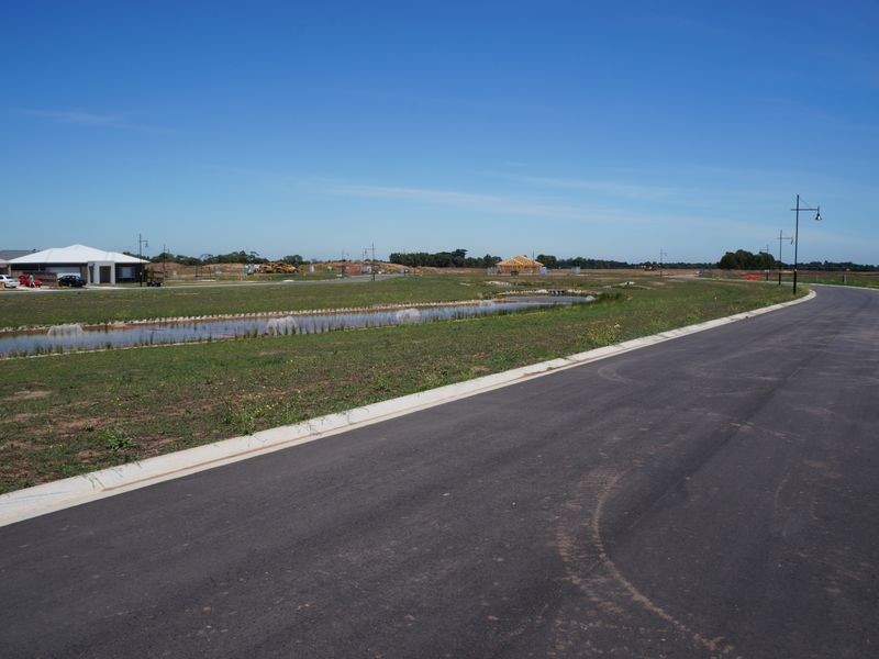 8 Surkitt Boulevard, Sale VIC 3850