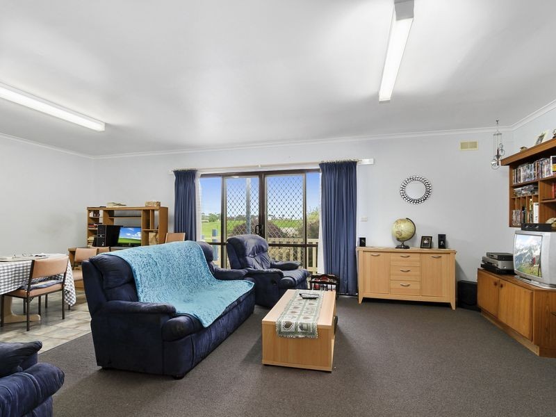 38 Ellen Ave, Seaspray VIC 3851