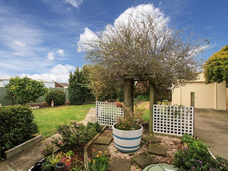 38 Ellen Ave, Seaspray VIC 3851