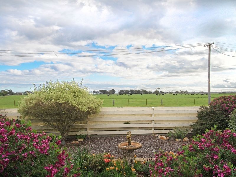 38 Ellen Ave, Seaspray VIC 3851