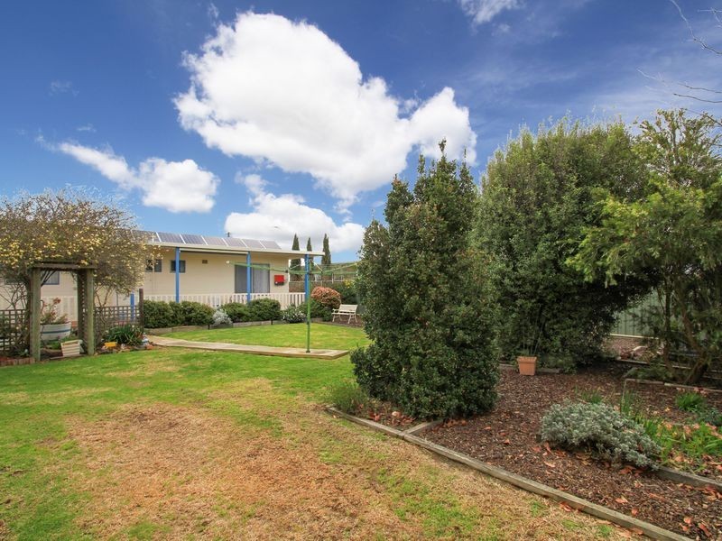 38 Ellen Ave, Seaspray VIC 3851