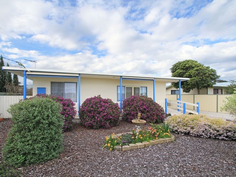 38 Ellen Ave, Seaspray VIC 3851