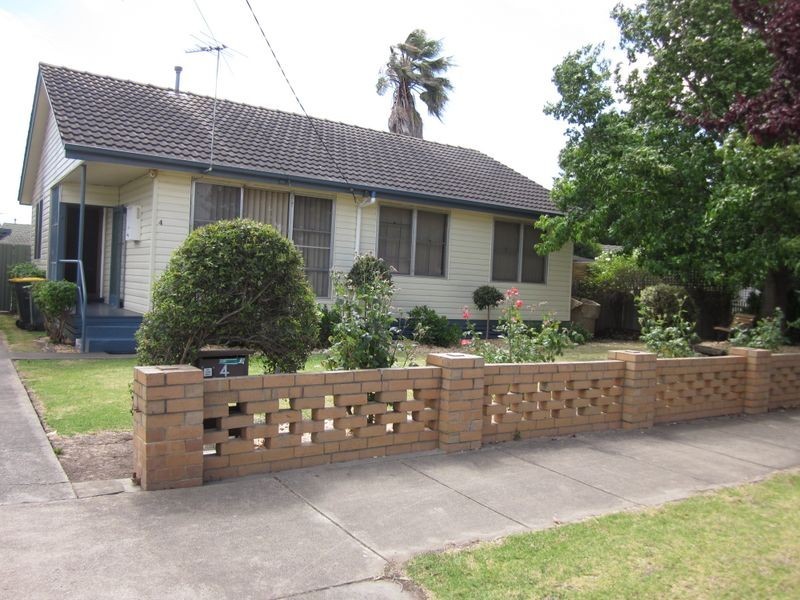 4 Overend Crescent, Sale VIC 3850
