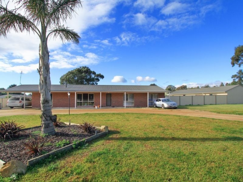 11 Boggy Creek Road, Longford VIC 3851