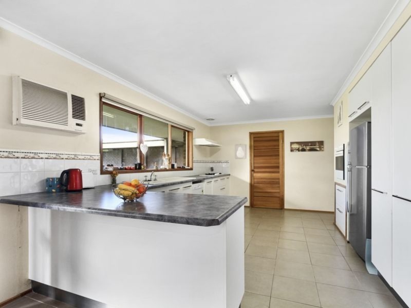 11 Boggy Creek Road, Longford VIC 3851
