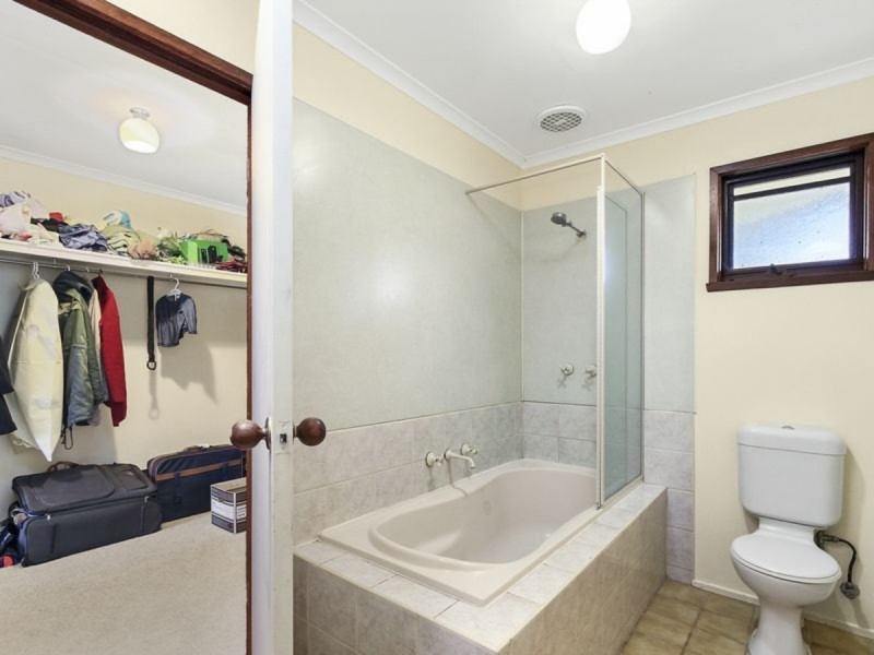 11 Boggy Creek Road, Longford VIC 3851