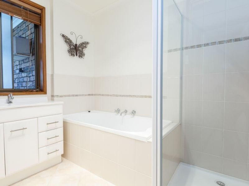 34 Helen Crescent, Sale VIC 3850
