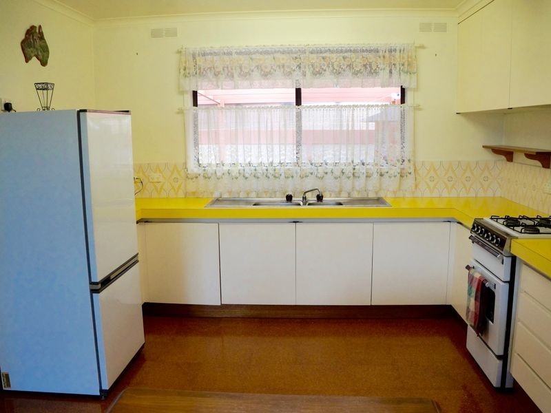 1/4 Oak Street, Sale VIC 3850