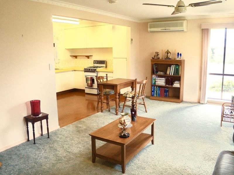 1/4 Oak Street, Sale VIC 3850