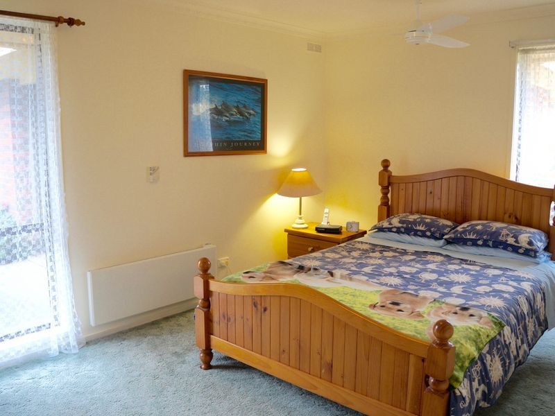 1/4 Oak Street, Sale VIC 3850