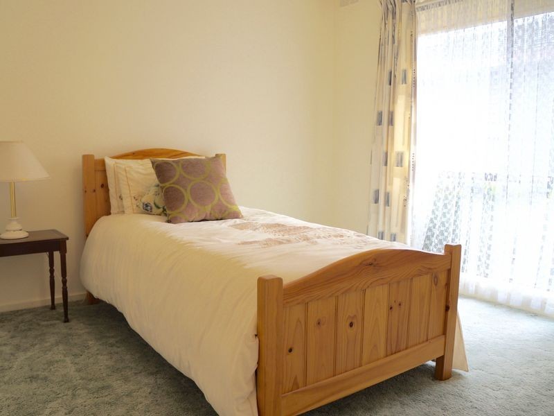 1/4 Oak Street, Sale VIC 3850