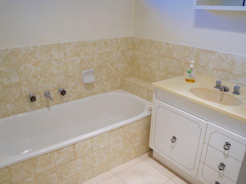 1/4 Oak Street, Sale VIC 3850