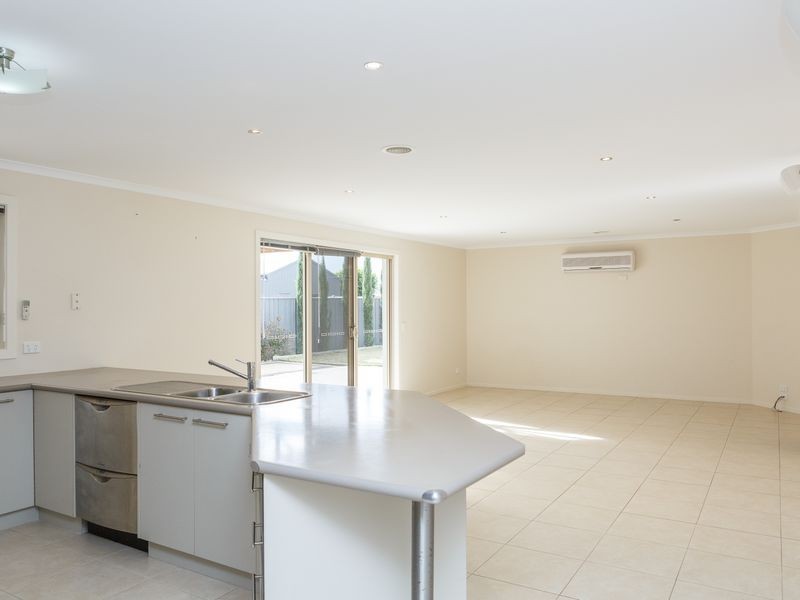 24 Krista Court, Sale VIC 3850